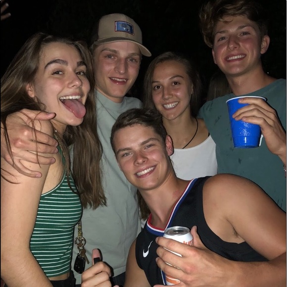 Meet your Posher, Gwyneth - Picture 6 of 6